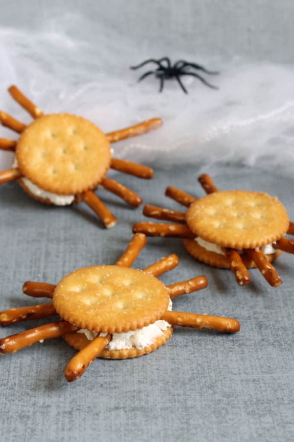 healthy halloween treats spider crackers