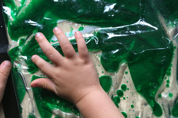 oil and water sensory bag 1