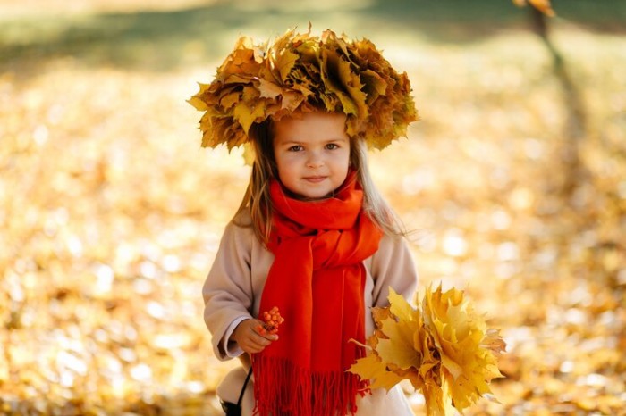 happy family autumn walk 1328 1912